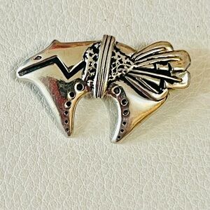 VTG SOUTHWEST STERLING BEAR
HEART LINE BROOCH PIN 8 G